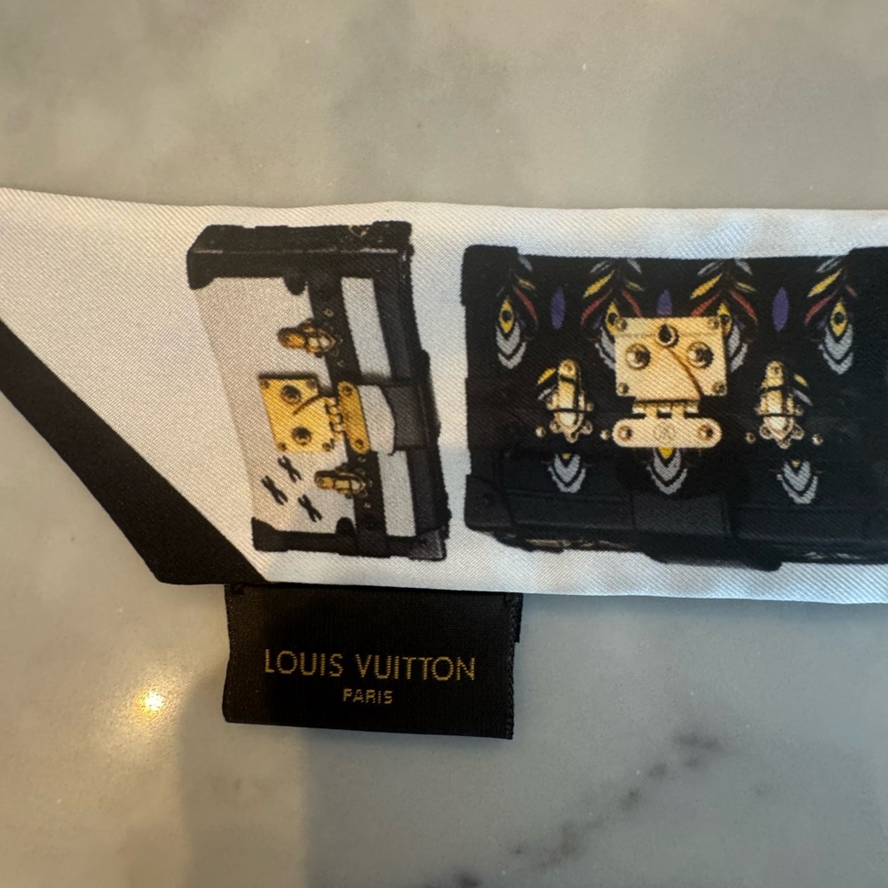 LOUIS VUITTON
Brown/Multicolor Silk Tribute To Twist BB Bandeau Scarf - Picture 5 of 9